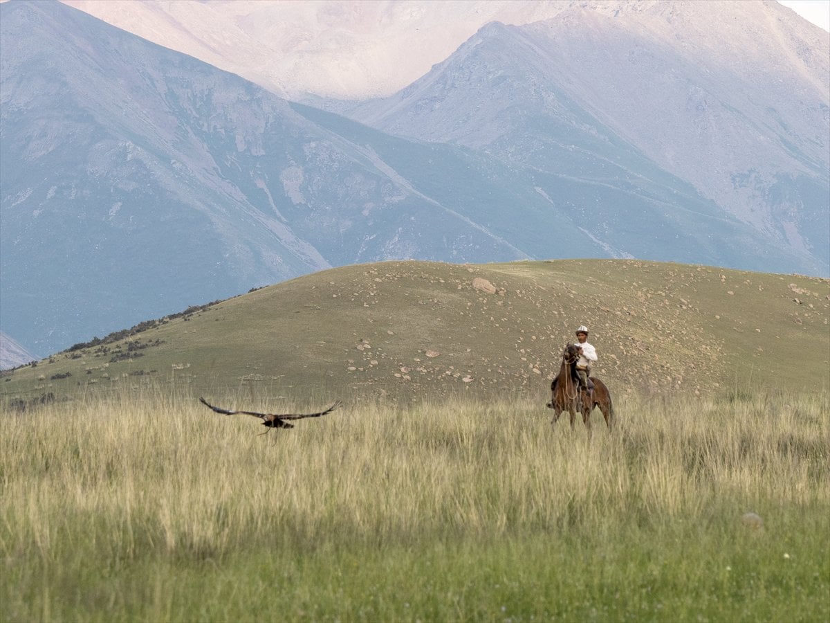 Kırgızistan’da asırlardır devam eden gelenek: Kartal Terbiyeciliği