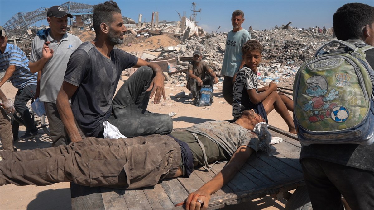 İsrail, gıda yardımı almaya giden Gazzeliler'e saldırdı