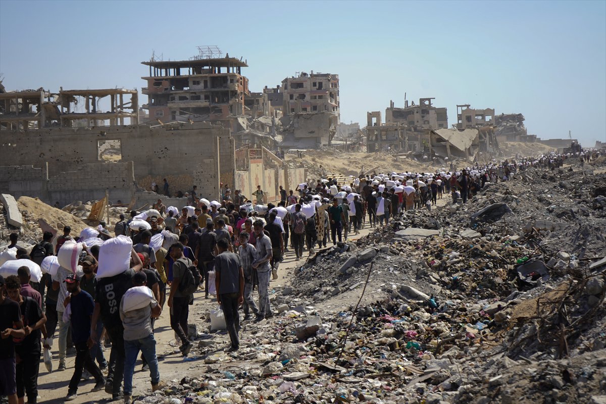 İsrail, gıda yardımı almaya giden Gazzeliler'e saldırdı