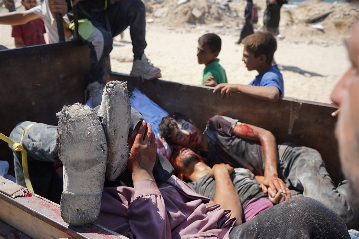 İsrail, gıda yardımı almaya giden Gazzeliler'e saldırdı