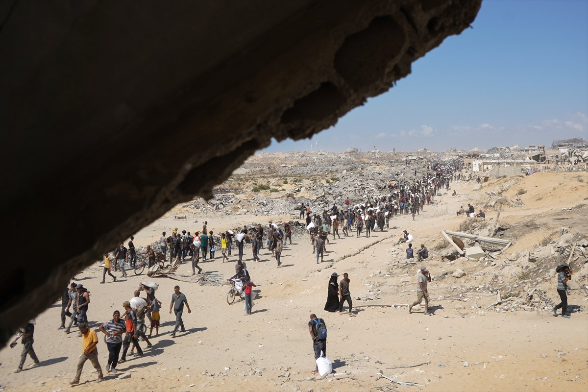 İsrail, gıda yardımı almaya giden Gazzeliler'e saldırdı