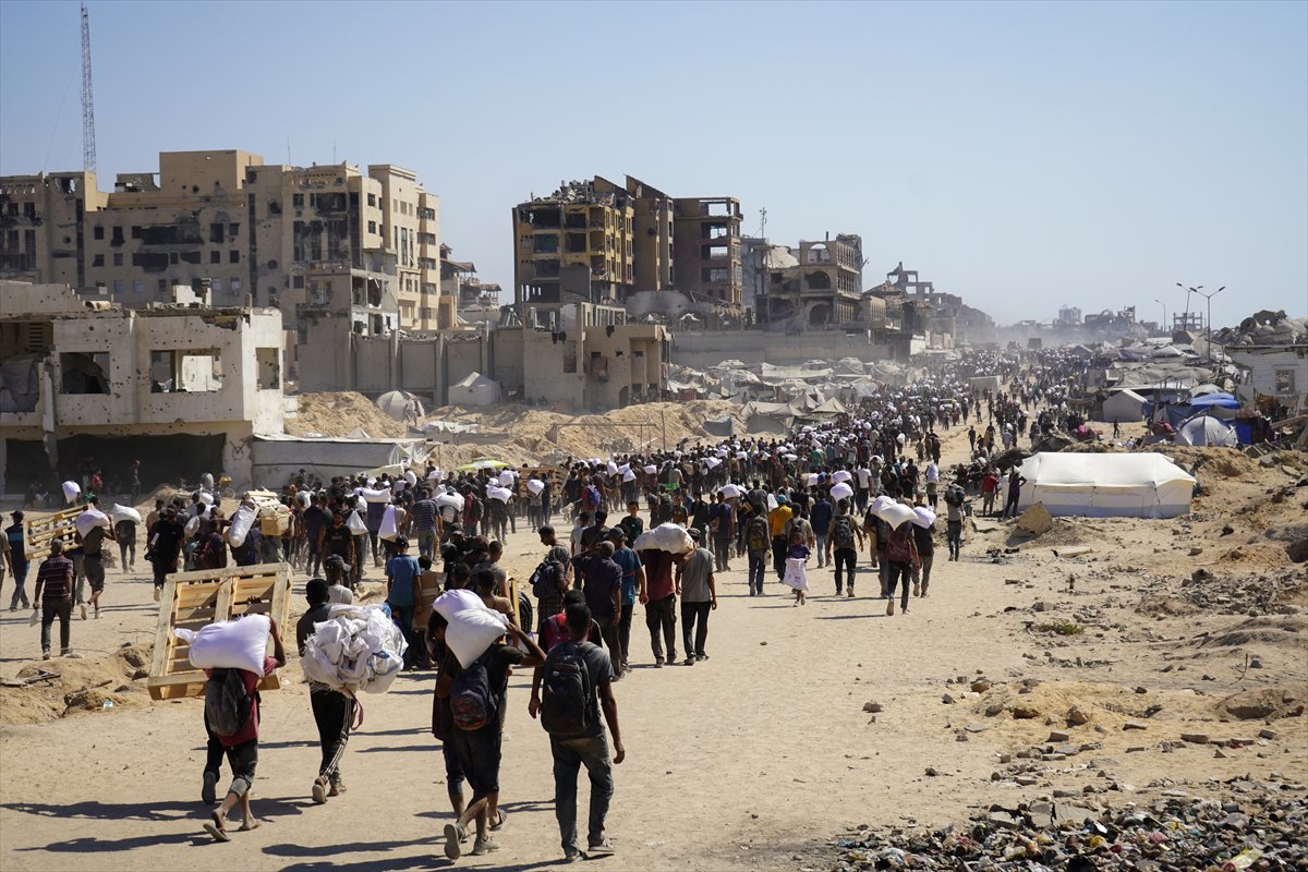 İsrail, gıda yardımı almaya giden Gazzeliler'e saldırdı