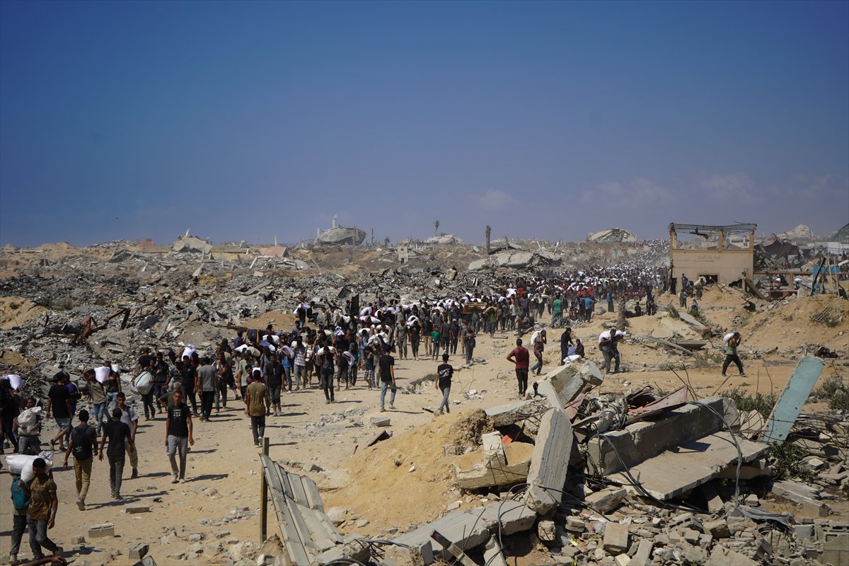 İsrail, gıda yardımı almaya giden Gazzeliler'e saldırdı