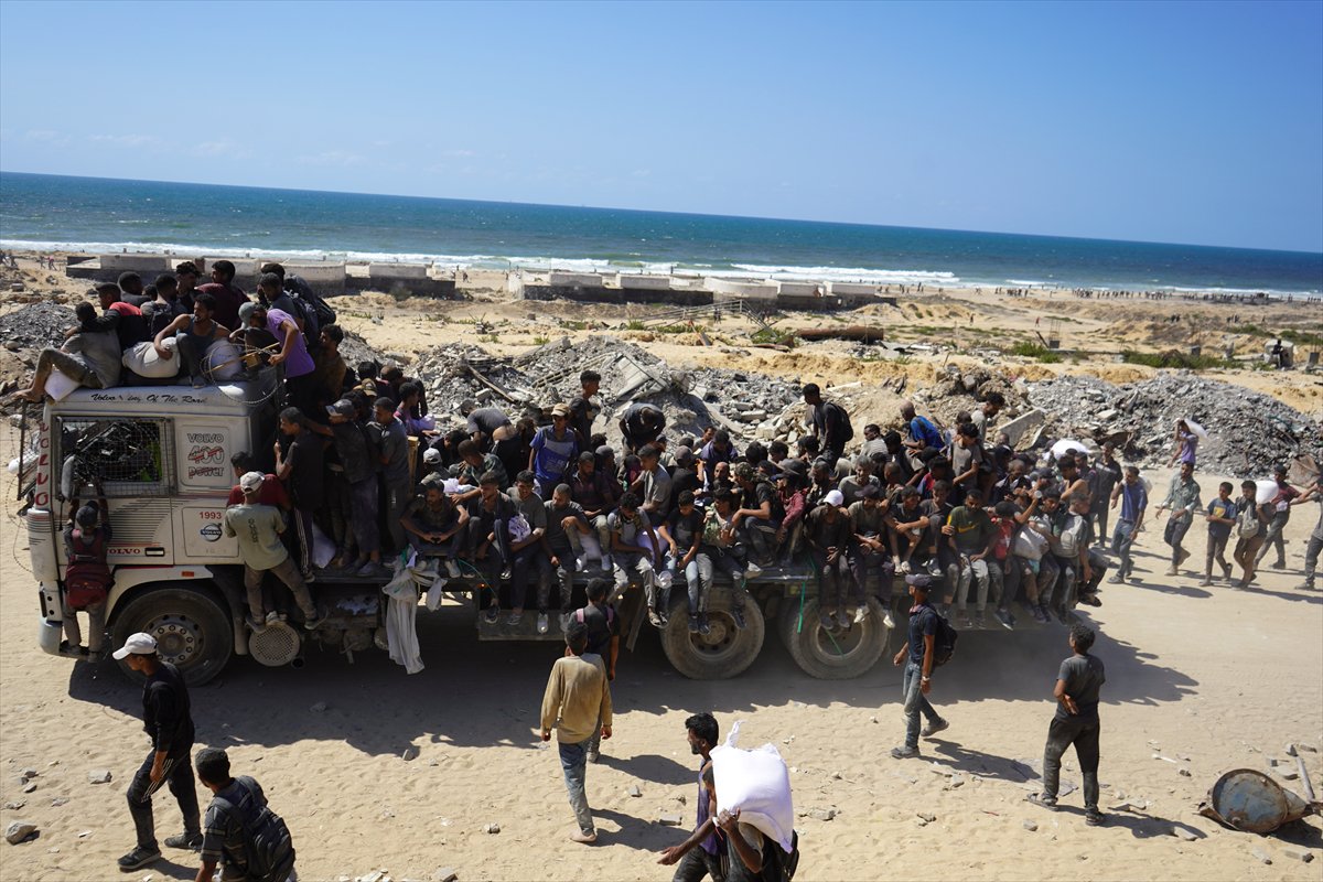 İsrail, gıda yardımı almaya giden Gazzeliler'e saldırdı