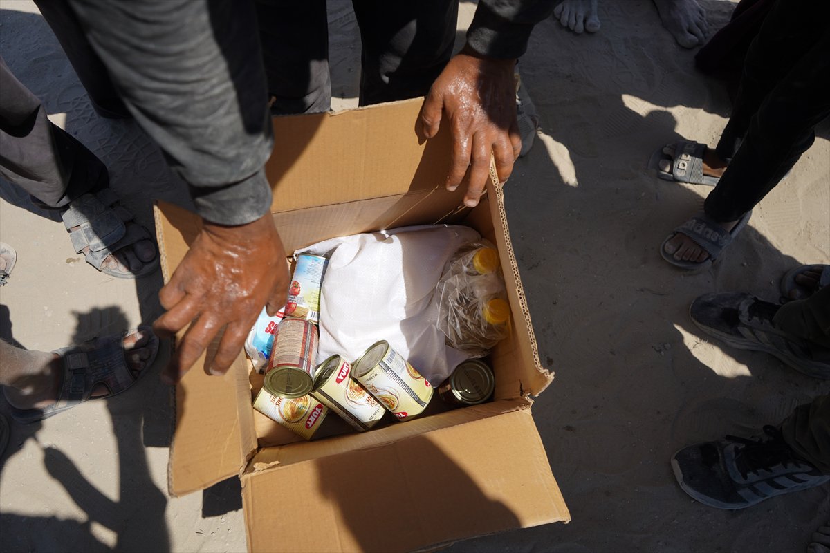 İsrail, gıda yardımı almaya giden Gazzeliler'e saldırdı