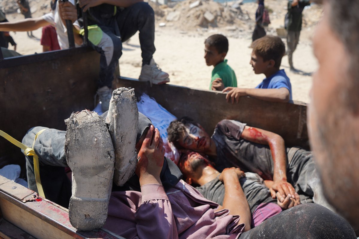 İsrail, gıda yardımı almaya giden Gazzeliler'e saldırdı