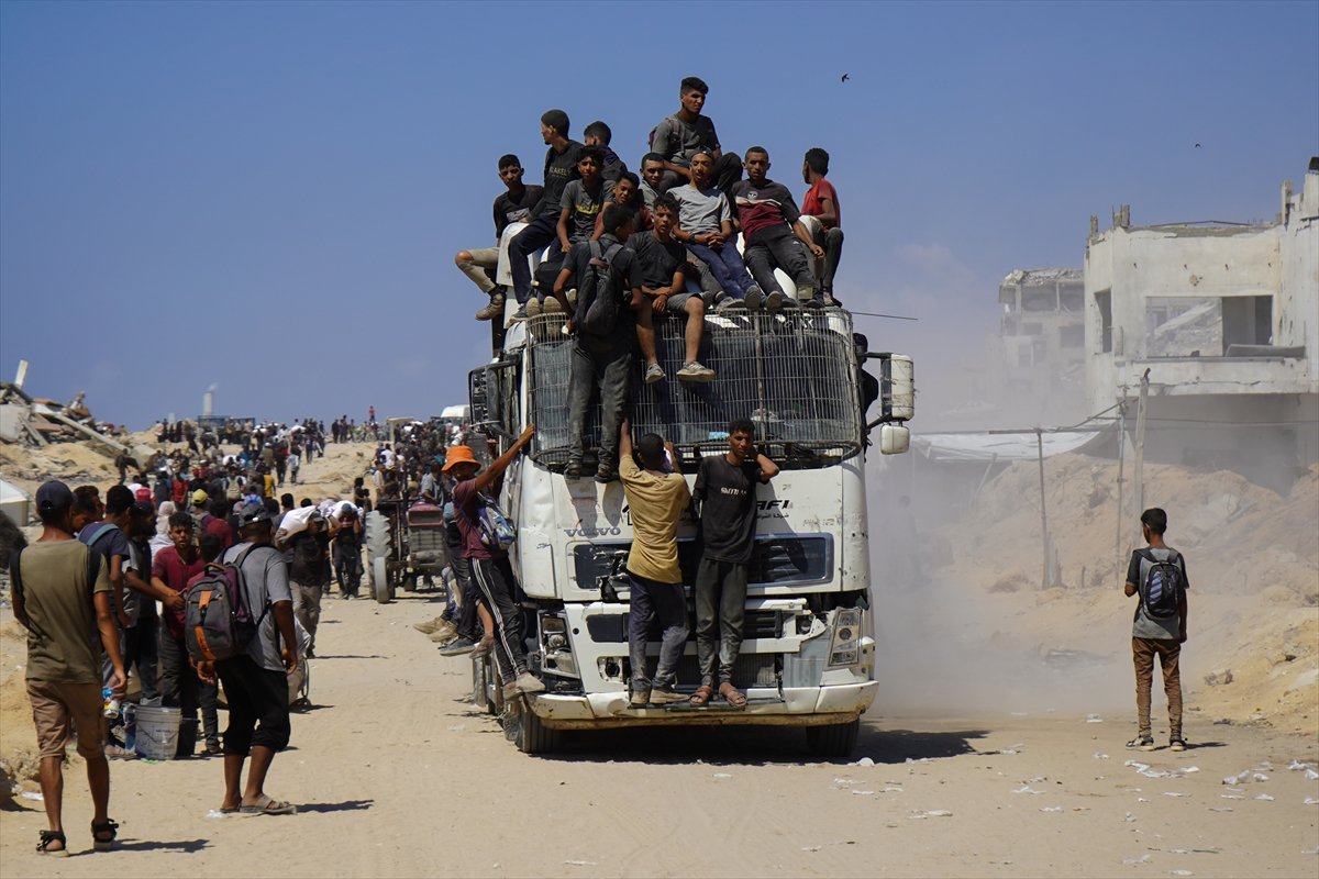 İsrail, gıda yardımı almaya giden Gazzeliler'e saldırdı