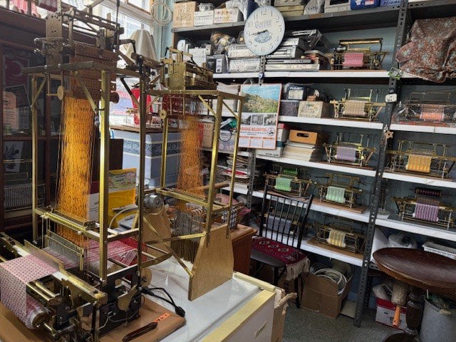 Dünya çapında tek: Abdullah Yurtsever'in minyatür dokuma tezgâhları