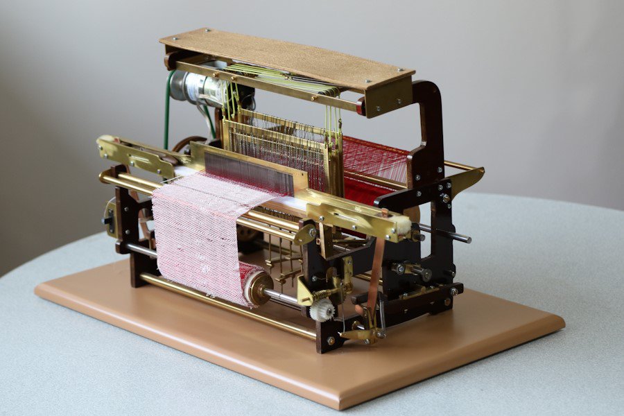 Dünya çapında tek: Abdullah Yurtsever'in minyatür dokuma tezgâhları