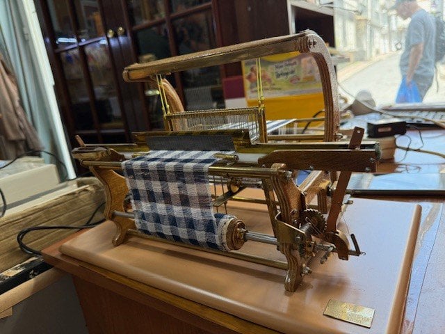 Dünya çapında tek: Abdullah Yurtsever'in minyatür dokuma tezgâhları