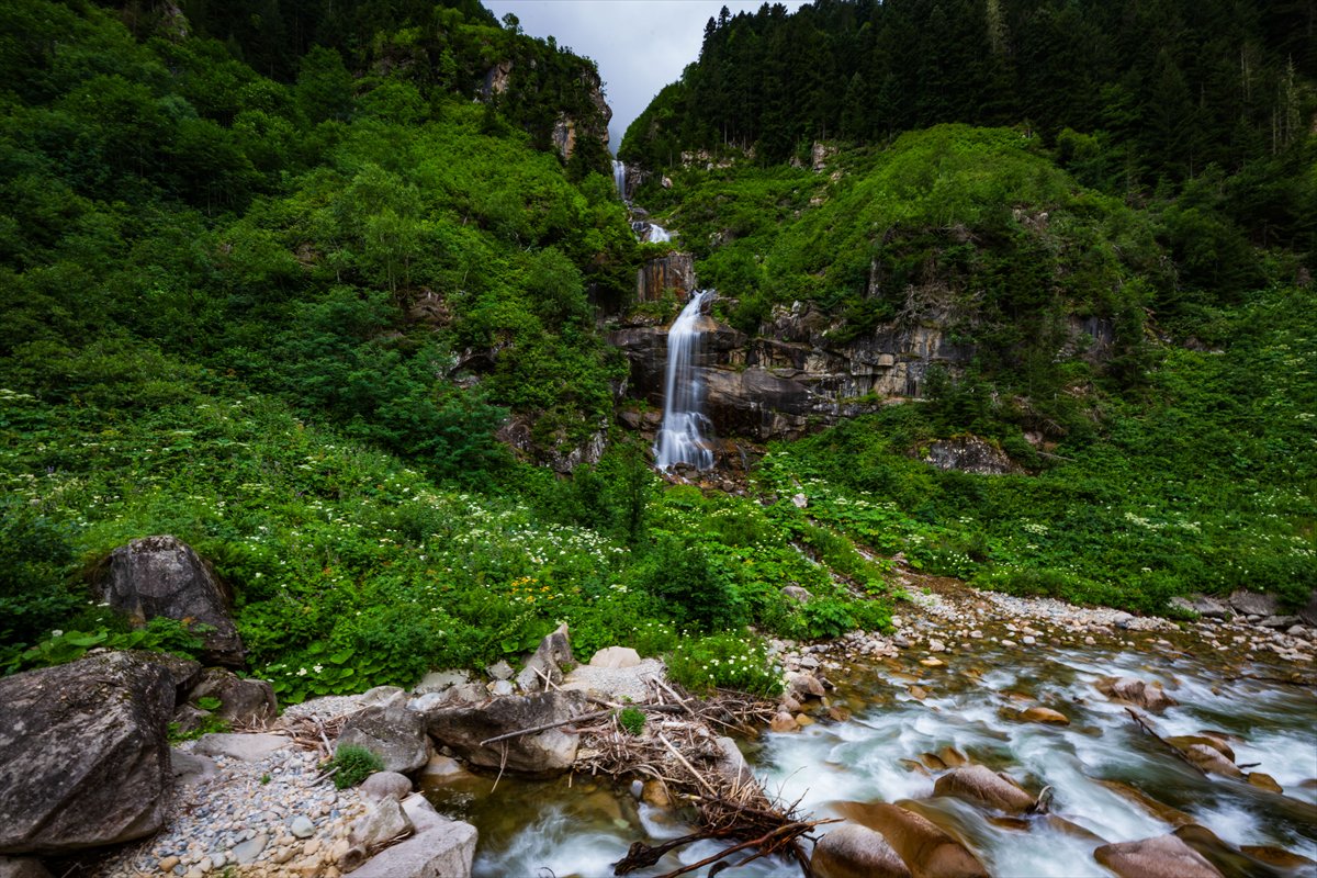 Doğa harikası Cimil Vadisi, ziyaretçilerine görsel şölen sunuyor