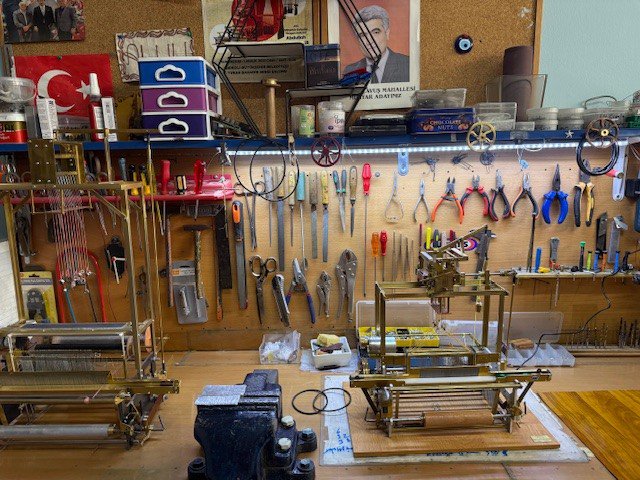 Dünya çapında tek: Abdullah Yurtsever'in minyatür dokuma tezgâhları