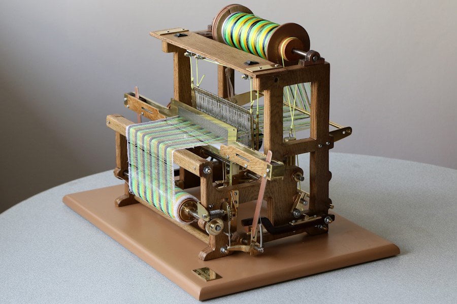 Dünya çapında tek: Abdullah Yurtsever'in minyatür dokuma tezgâhları