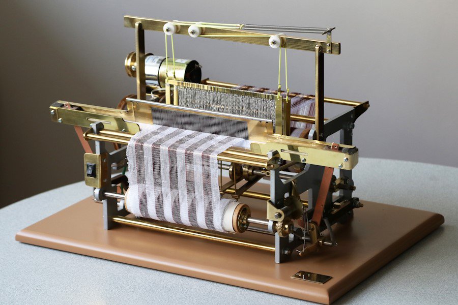 Dünya çapında tek: Abdullah Yurtsever'in minyatür dokuma tezgâhları