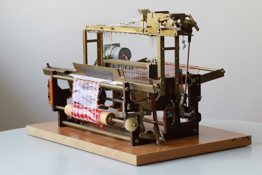 Dünya çapında tek: Abdullah Yurtsever'in minyatür dokuma tezgâhları