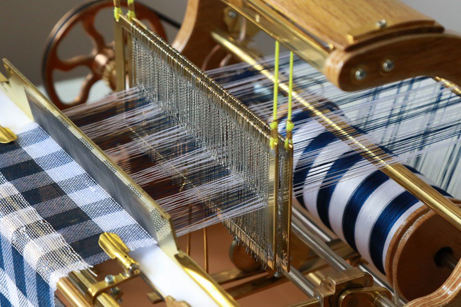 Dünya çapında tek: Abdullah Yurtsever'in minyatür dokuma tezgâhları