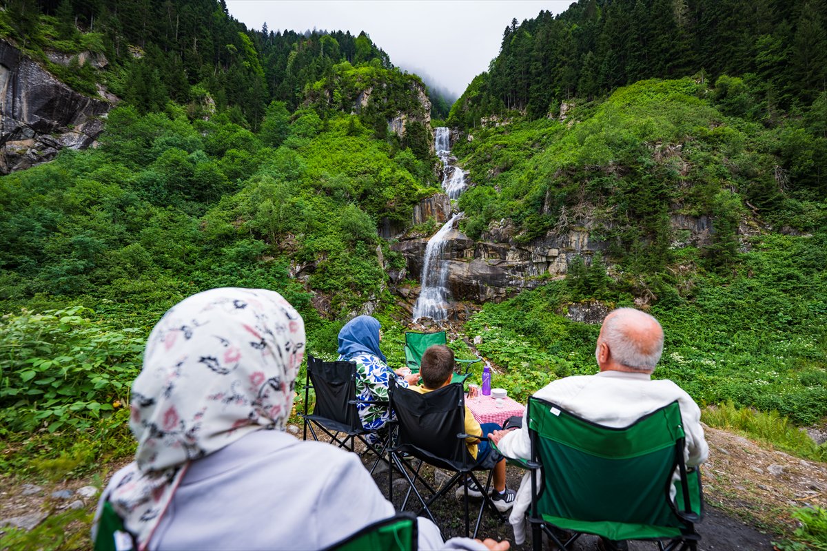 Doğa harikası Cimil Vadisi, ziyaretçilerine görsel şölen sunuyor