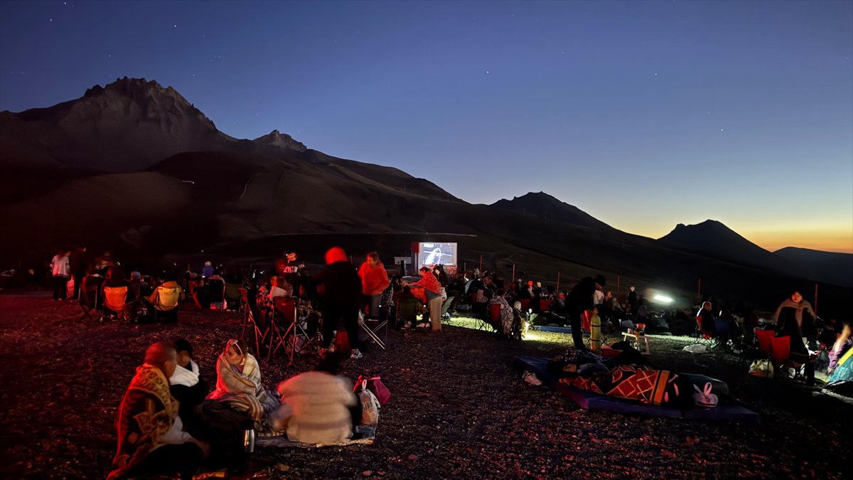 Yurt genelinde meteor yağmurundan büyüleyici kareler