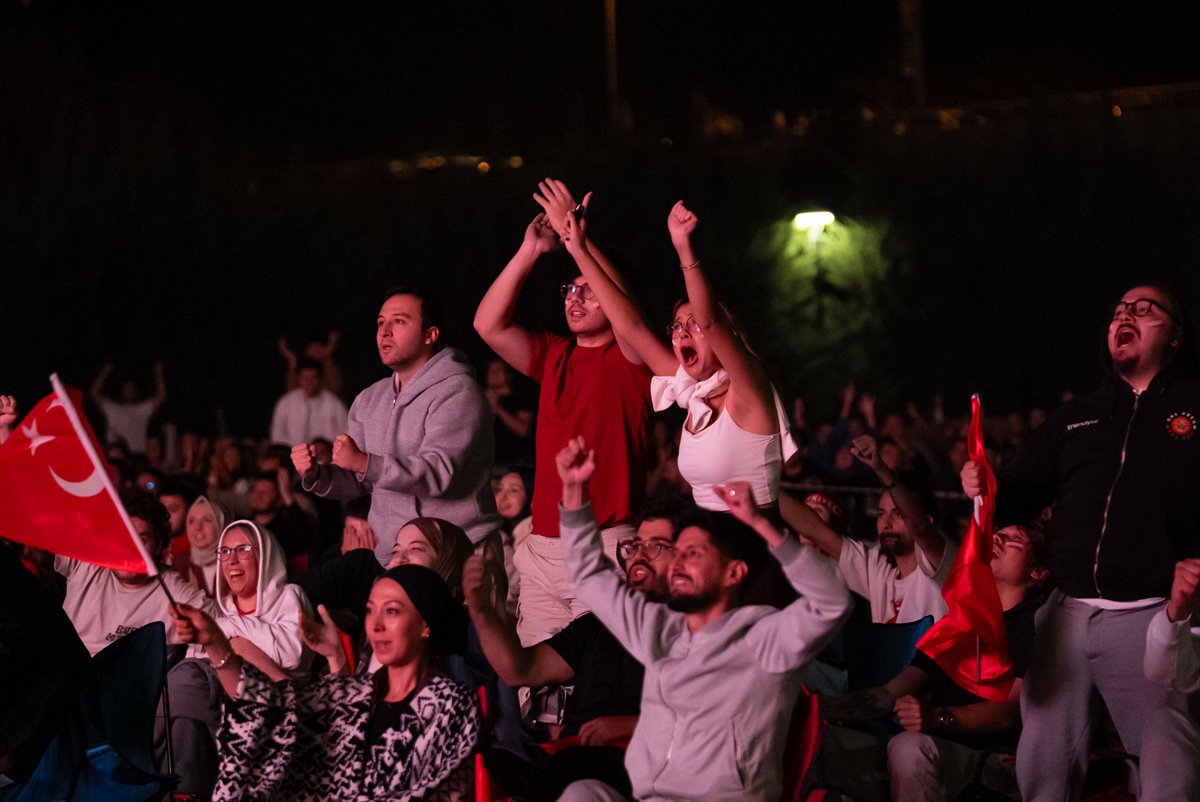 Türkiye ve Almanya karşılaşmasına vatandaşlardan yoğun ilgi