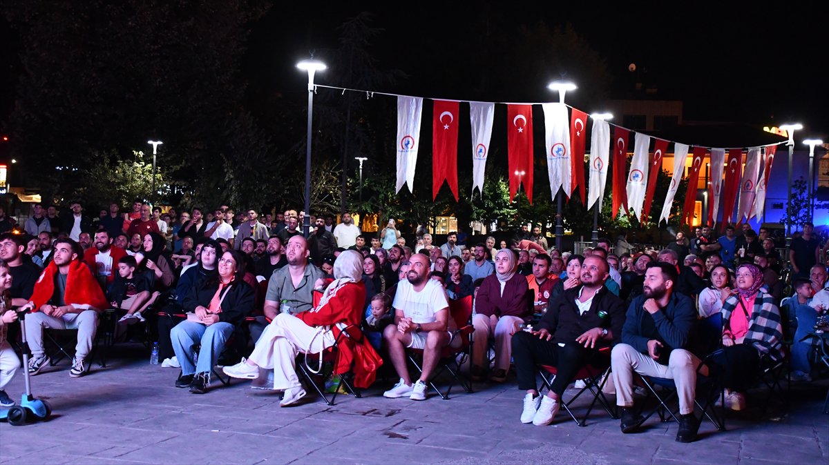 Türkiye ve Almanya karşılaşmasına vatandaşlardan yoğun ilgi