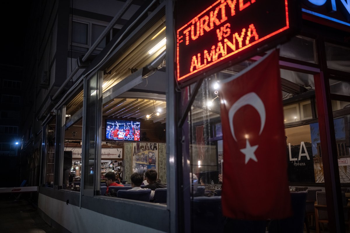 Türkiye ve Almanya karşılaşmasına vatandaşlardan yoğun ilgi
