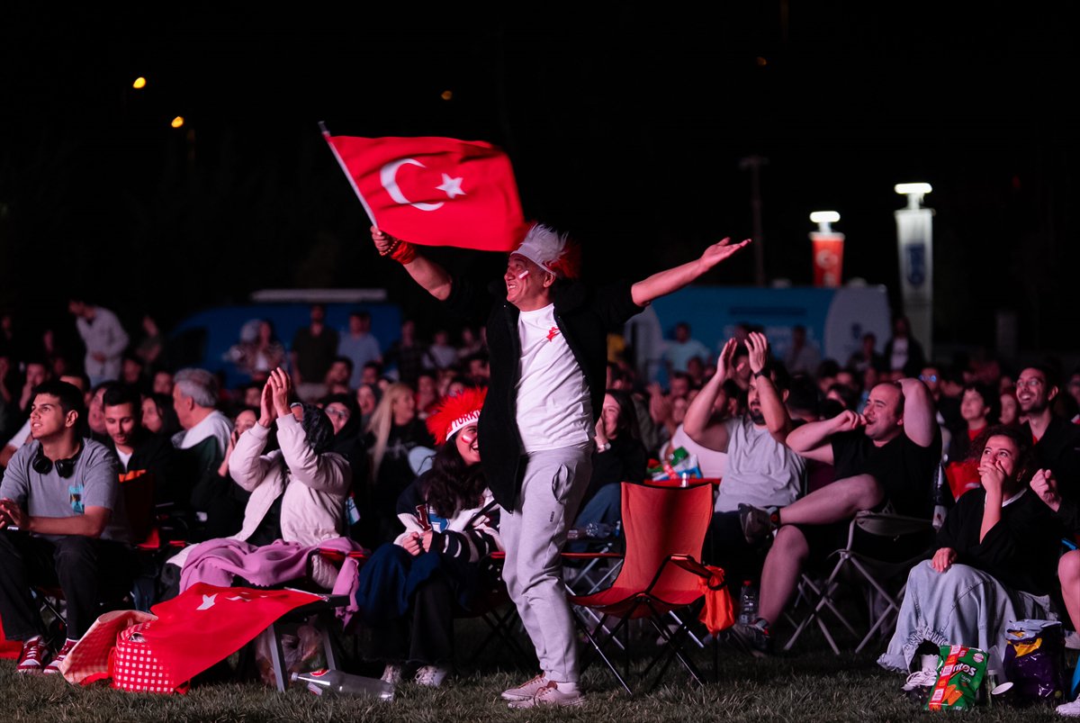 Türkiye ve Almanya karşılaşmasına vatandaşlardan yoğun ilgi