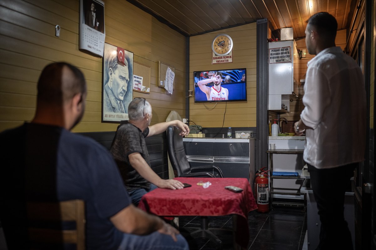 Türkiye ve Almanya karşılaşmasına vatandaşlardan yoğun ilgi