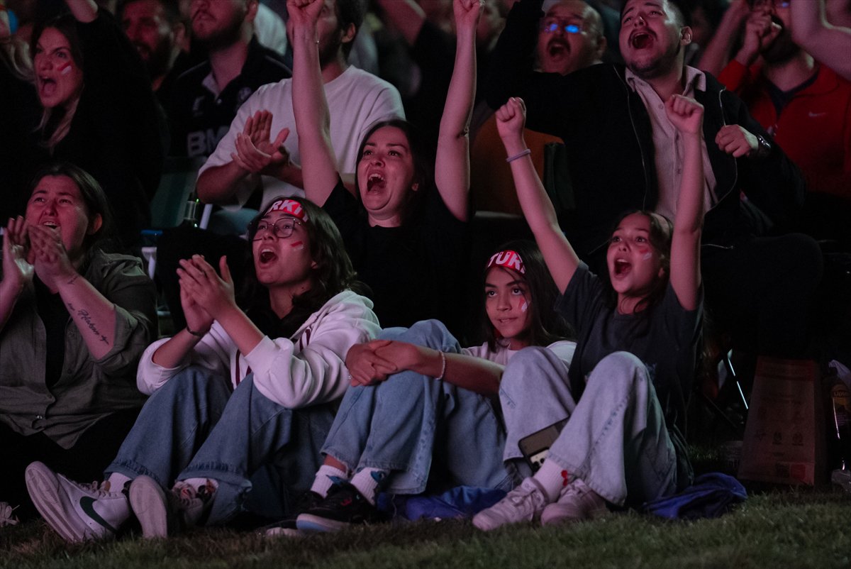 Türkiye ve Almanya karşılaşmasına vatandaşlardan yoğun ilgi