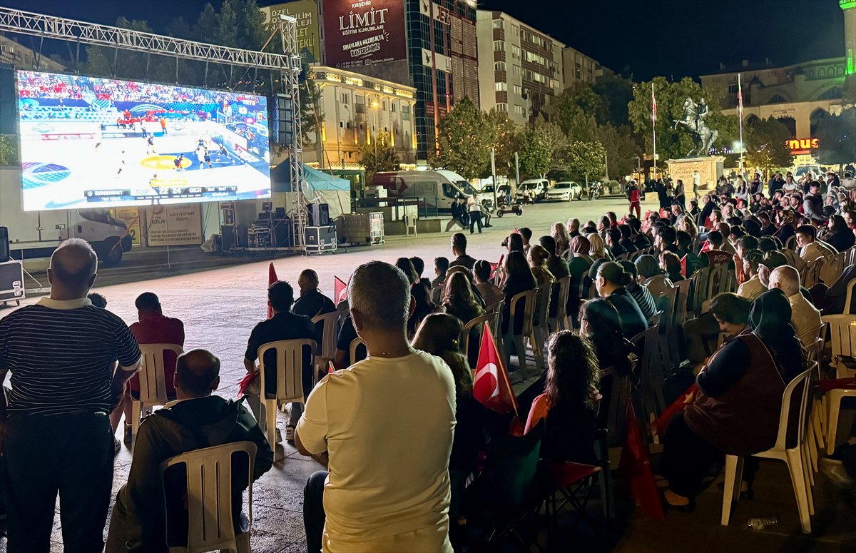 Türkiye ve Almanya karşılaşmasına vatandaşlardan yoğun ilgi