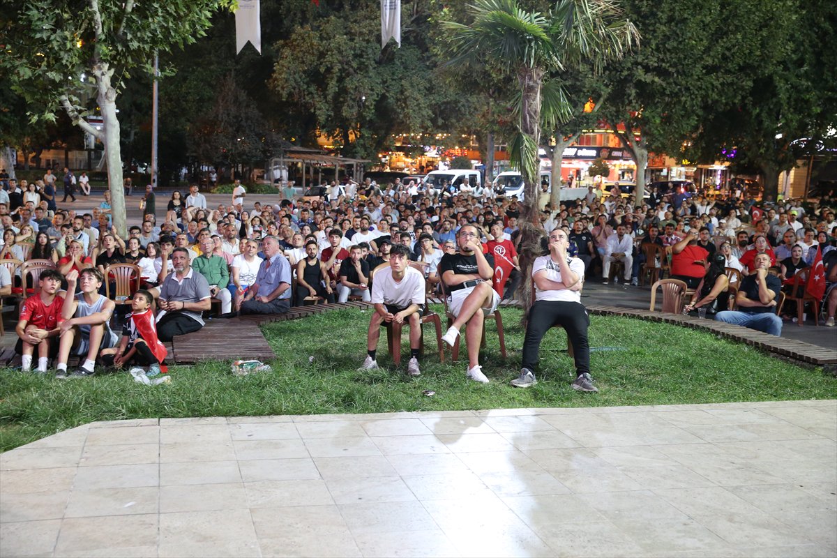 Türkiye ve Almanya karşılaşmasına vatandaşlardan yoğun ilgi