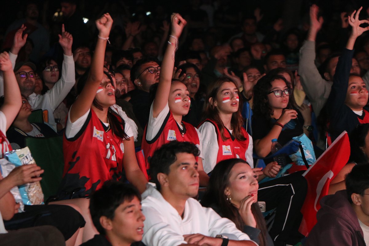 Türkiye ve Almanya karşılaşmasına vatandaşlardan yoğun ilgi