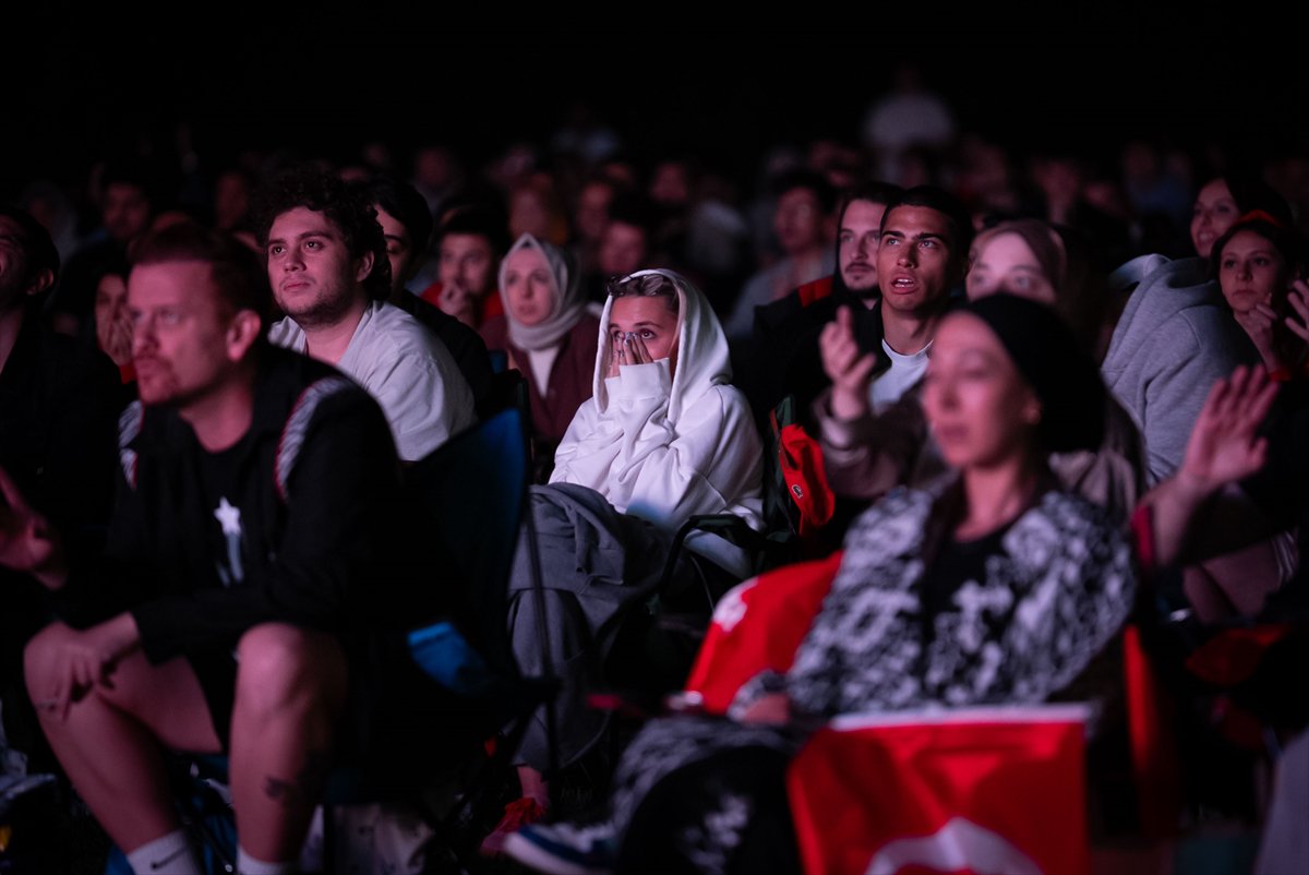 Türkiye ve Almanya karşılaşmasına vatandaşlardan yoğun ilgi