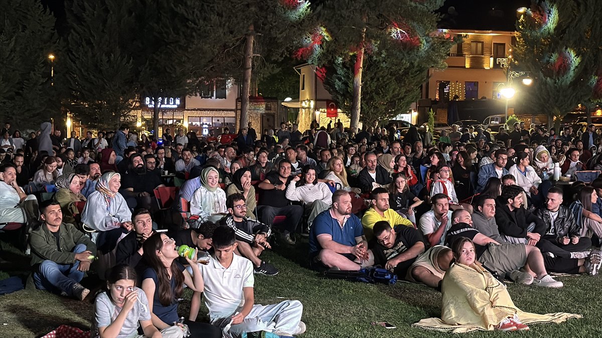 Türkiye ve Almanya karşılaşmasına vatandaşlardan yoğun ilgi