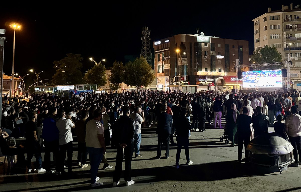 Türkiye ve Almanya karşılaşmasına vatandaşlardan yoğun ilgi
