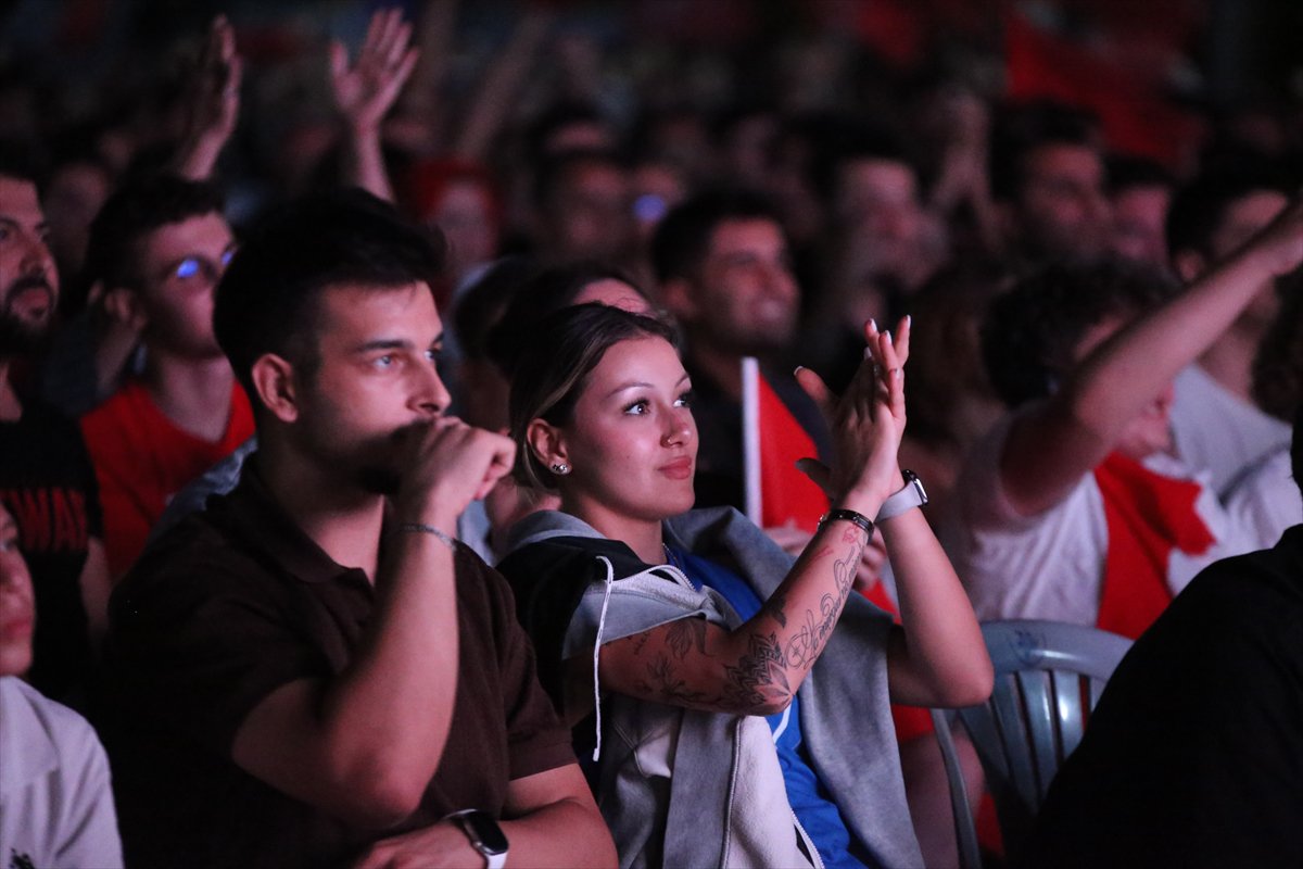Türkiye ve Almanya karşılaşmasına vatandaşlardan yoğun ilgi