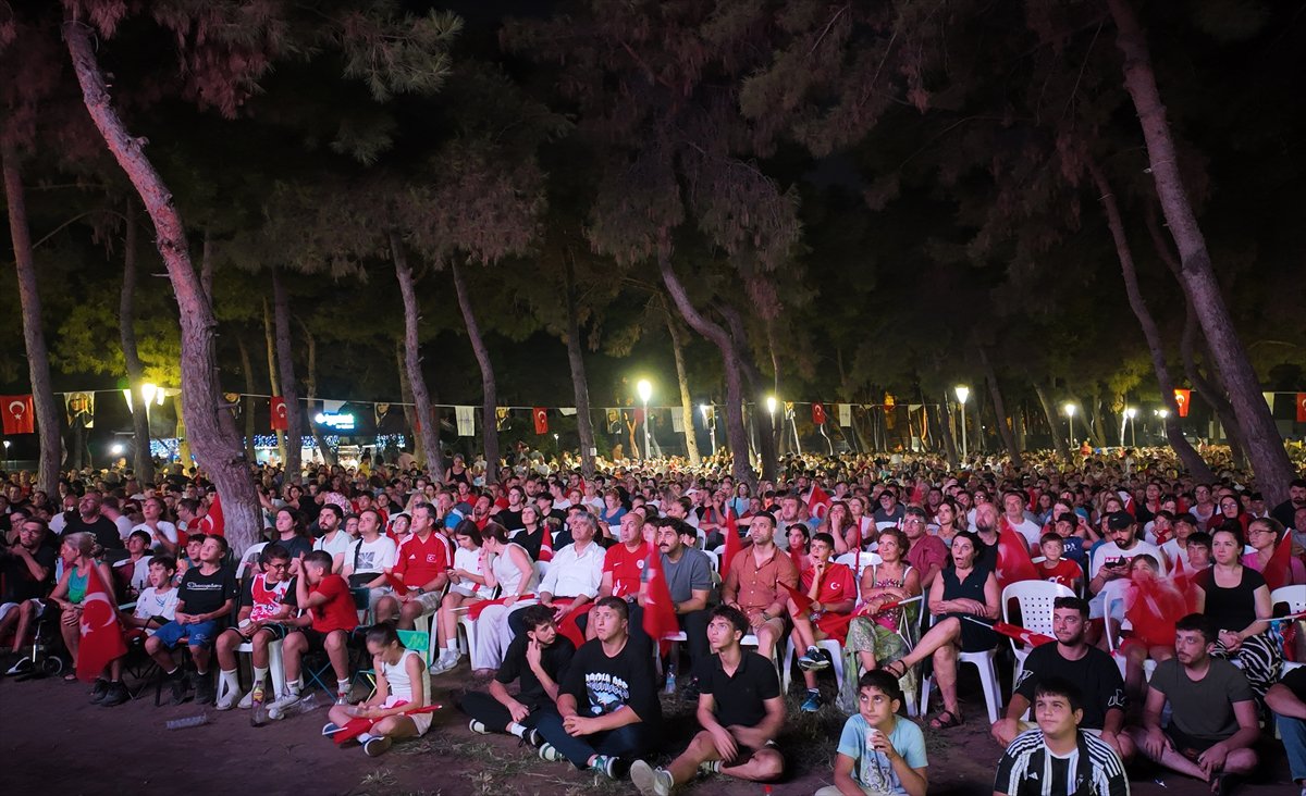Türkiye ve Almanya karşılaşmasına vatandaşlardan yoğun ilgi