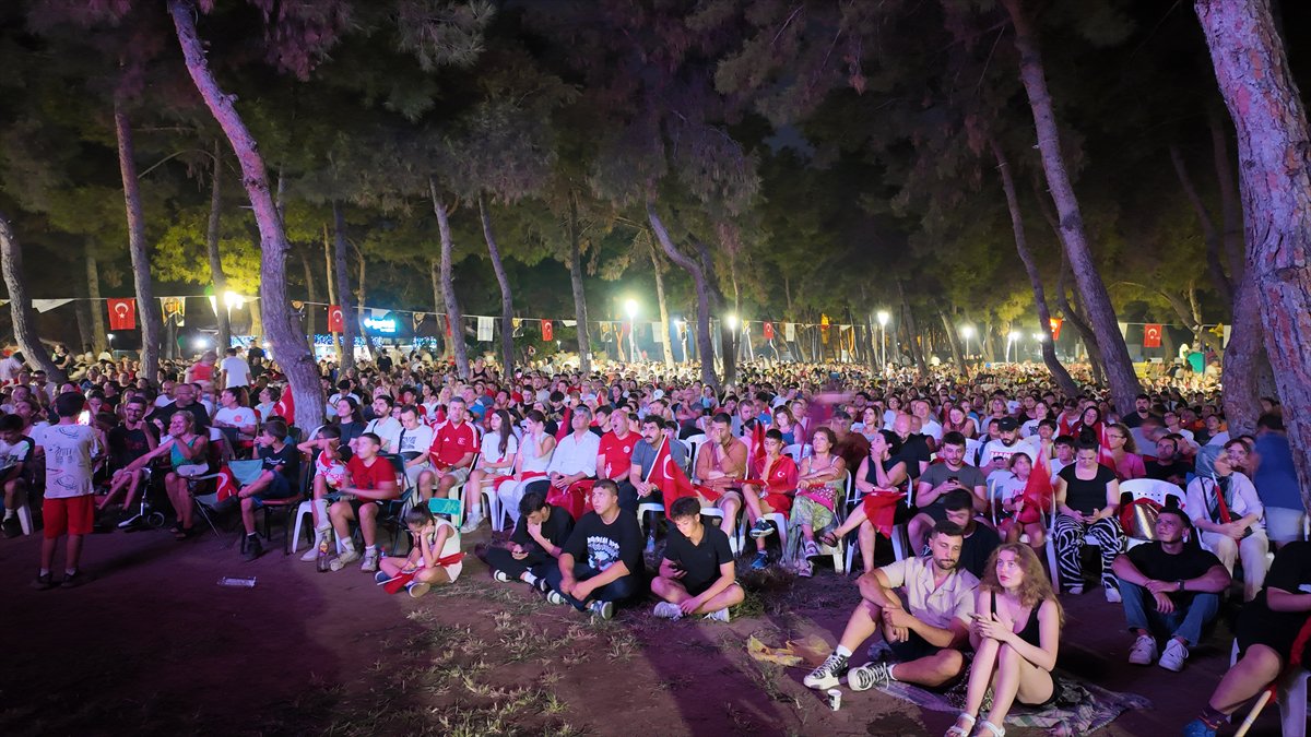 Türkiye ve Almanya karşılaşmasına vatandaşlardan yoğun ilgi