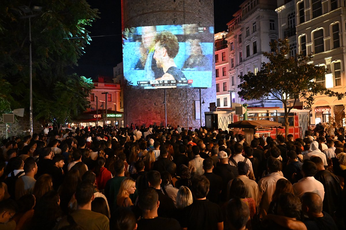 Türkiye ve Almanya karşılaşmasına vatandaşlardan yoğun ilgi