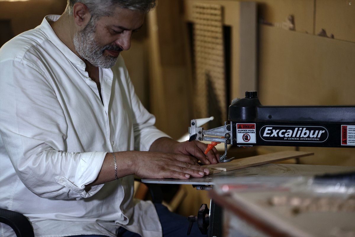 Türk usta, 'Neva' sanatıyla 3 boyutlu ahşap eserler üretiyor