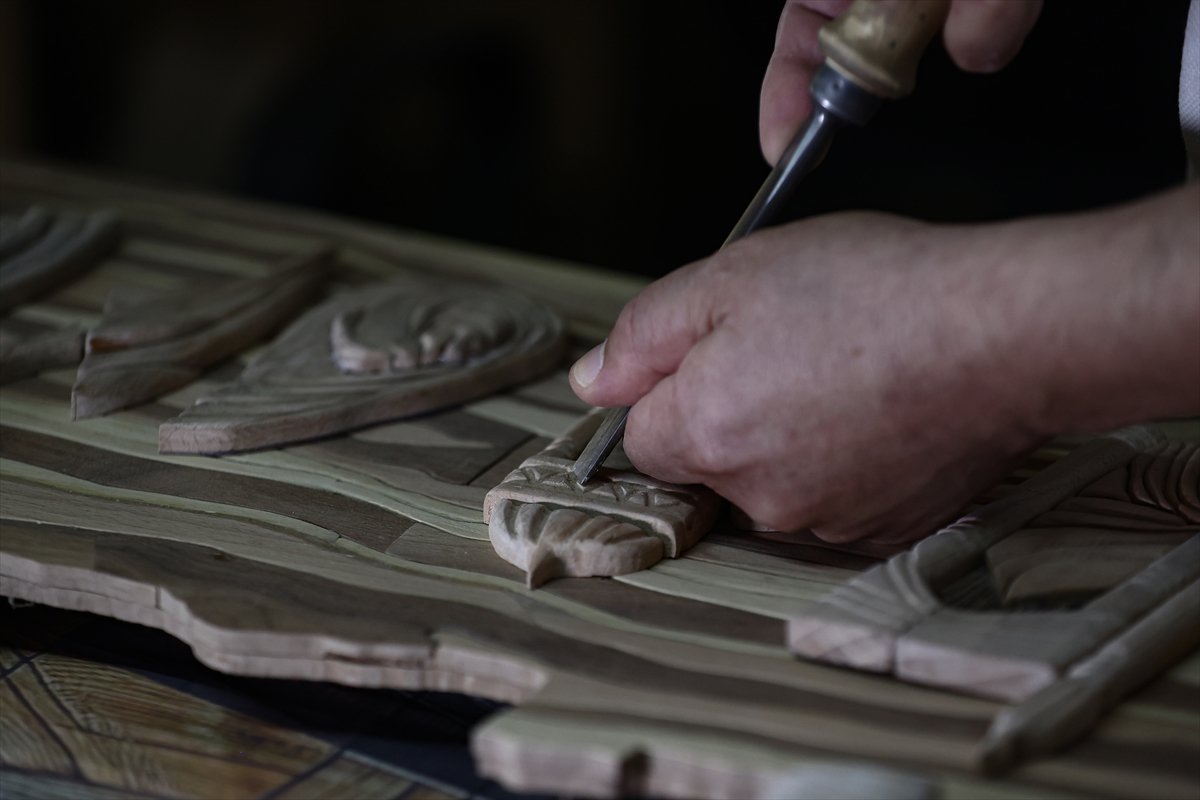 Türk usta, 'Neva' sanatıyla 3 boyutlu ahşap eserler üretiyor