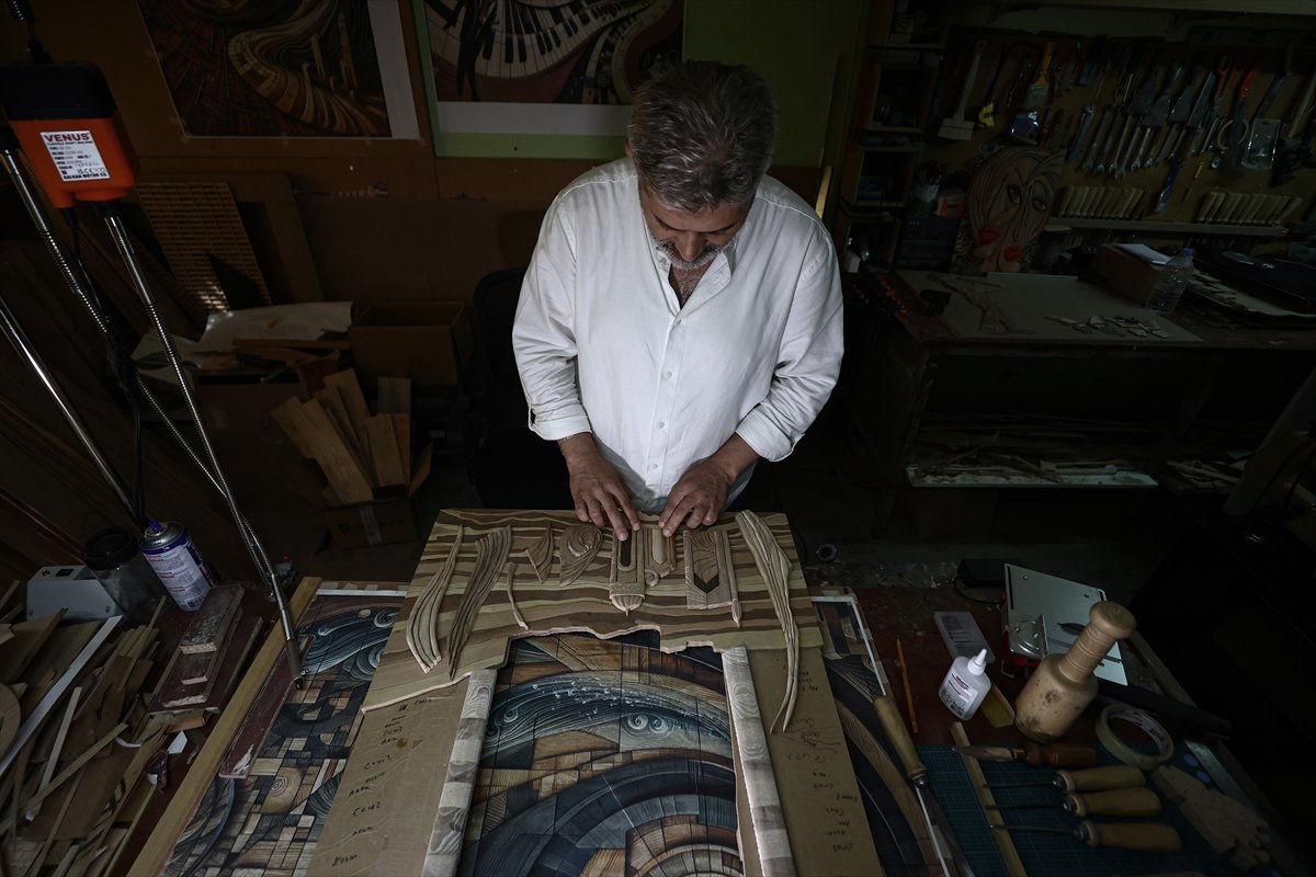 Türk usta, 'Neva' sanatıyla 3 boyutlu ahşap eserler üretiyor