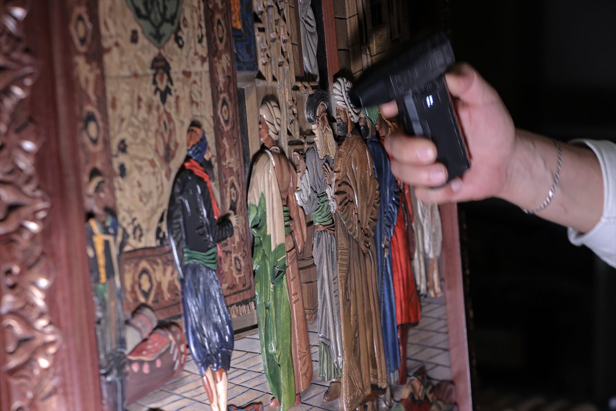 Türk usta, 'Neva' sanatıyla 3 boyutlu ahşap eserler üretiyor