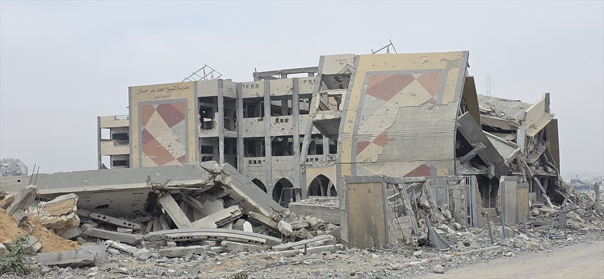 Gazze'de yıkım devam ediyor: Beni Suheyla'da siviller enkazda umut arıyor