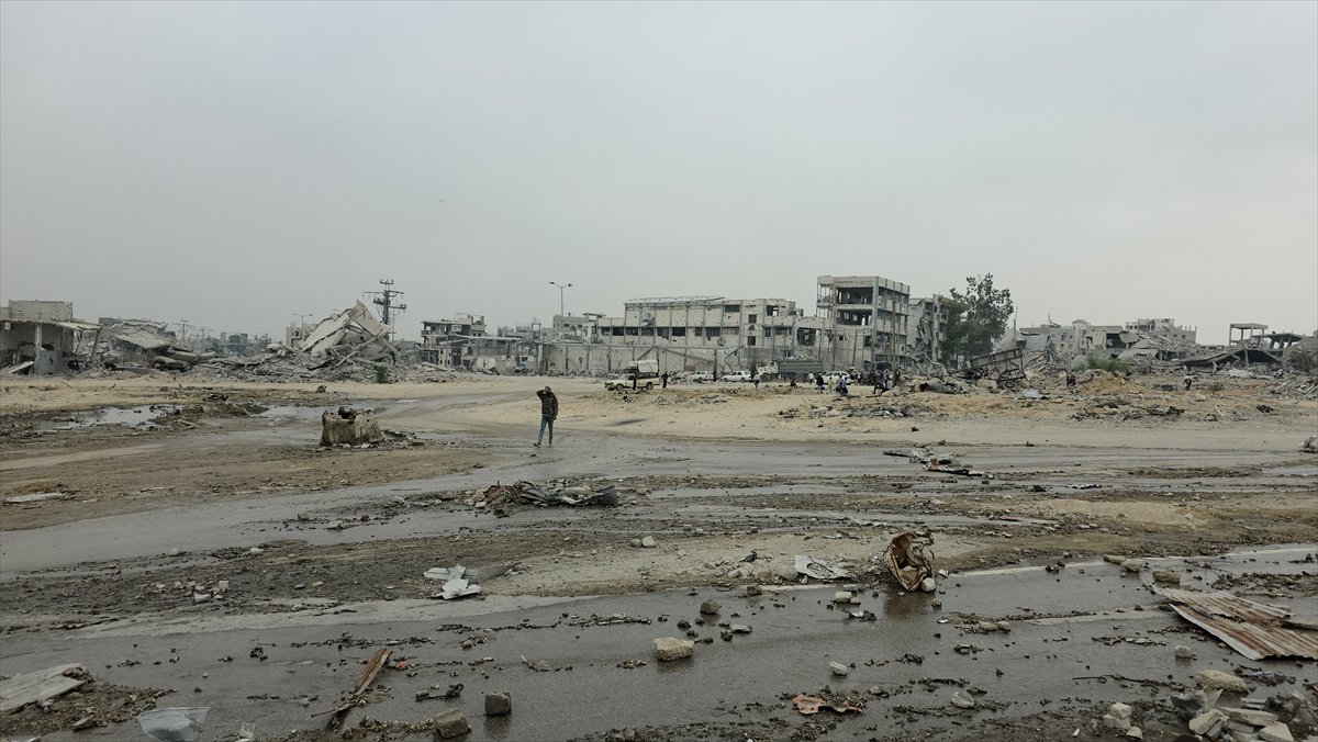 Gazze'de yıkım devam ediyor: Beni Suheyla'da siviller enkazda umut arıyor