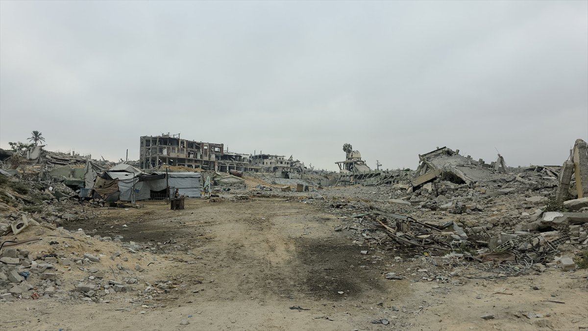 Gazze'de yıkım devam ediyor: Beni Suheyla'da siviller enkazda umut arıyor