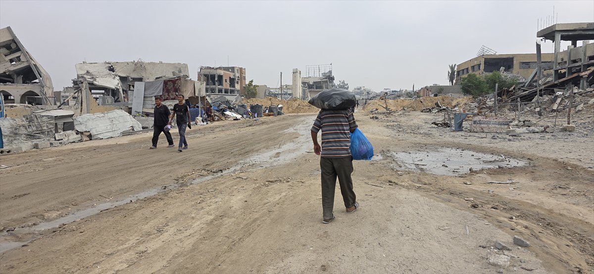 Gazze'de yıkım devam ediyor: Beni Suheyla'da siviller enkazda umut arıyor