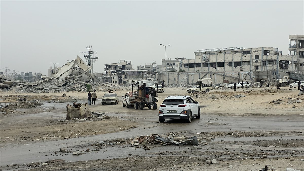 Gazze'de yıkım devam ediyor: Beni Suheyla'da siviller enkazda umut arıyor