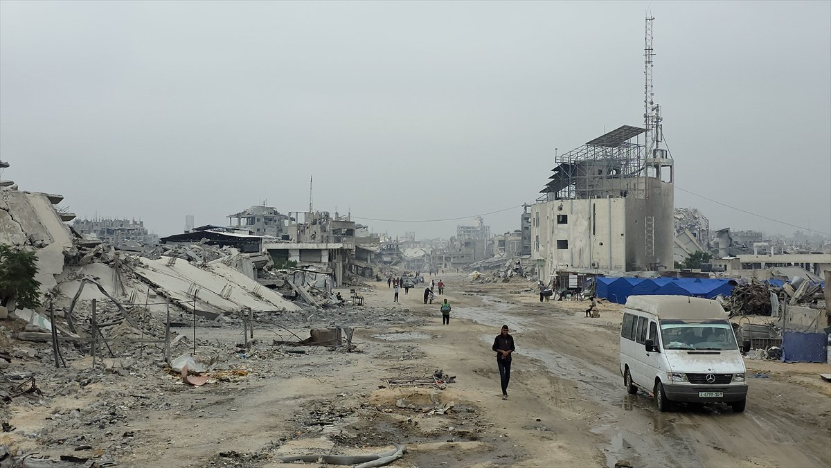 Gazze'de yıkım devam ediyor: Beni Suheyla'da siviller enkazda umut arıyor
