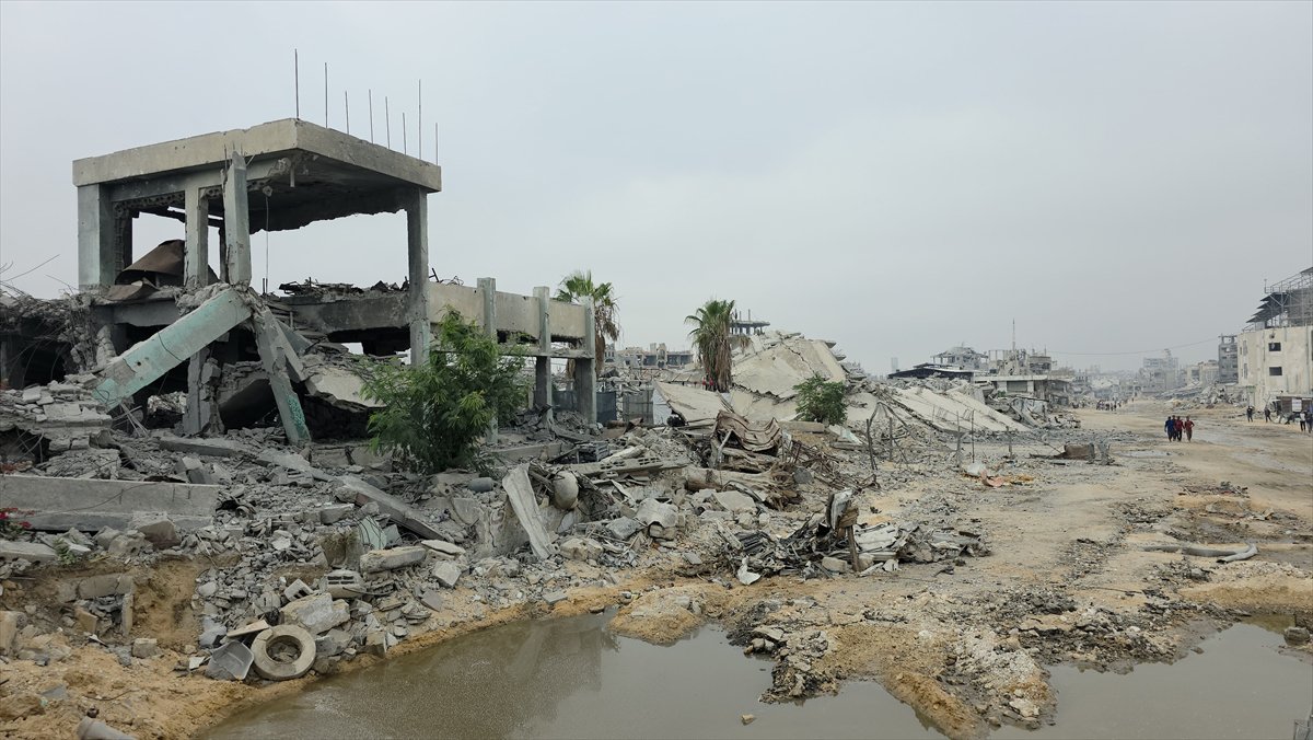 Gazze'de yıkım devam ediyor: Beni Suheyla'da siviller enkazda umut arıyor