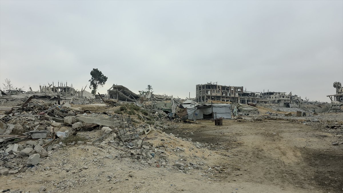 Gazze'de yıkım devam ediyor: Beni Suheyla'da siviller enkazda umut arıyor